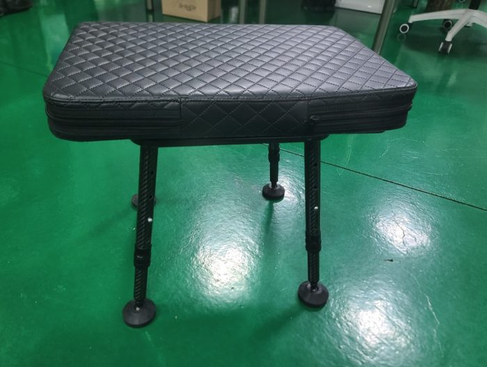 카본 회전 발받침의자